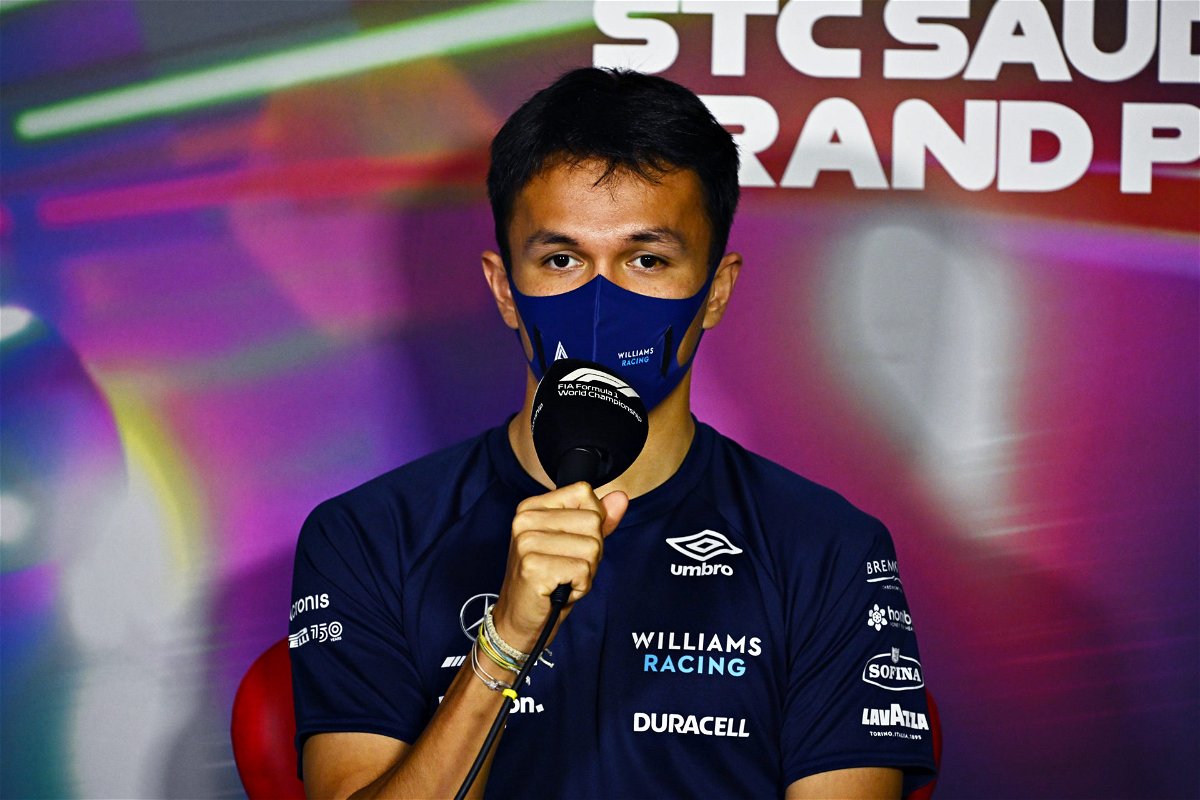Albon Takes a Stand for Lewis Hamilton & Carlos Sainz Over F1 Teammate Comparisons: “What They Don’t See Is a Driver’s Value…”