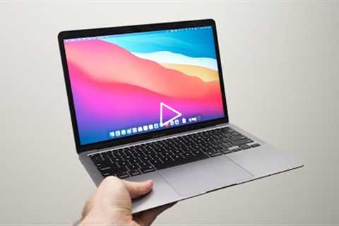 Should You Still Buy the M1 MacBook Air in 2022?