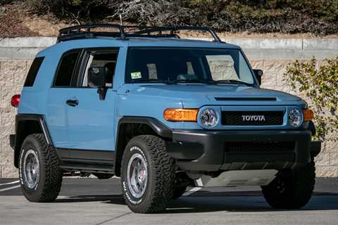 2014 Toyota FJ Cruiser With Ridiculously Low Mileage Heading to Auction