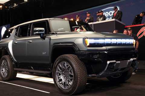 First of heaviest Hummer SUV ever auctioned for Tread Lightly cause