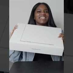 M4 MACBOOK AIR IN STARLIGHT 😩😍🤸🏾 #apple #unboxing #macbookair #shorts