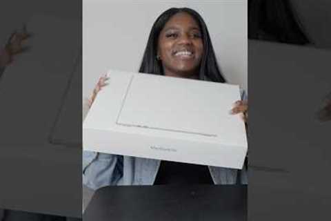 M4 MACBOOK AIR IN STARLIGHT 😩😍🤸🏾 #apple #unboxing #macbookair #shorts