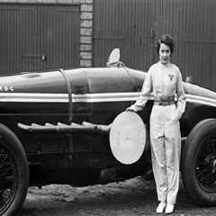 The Art of Communication in Vintage Car Racing: How Drivers Connect with Their Teams