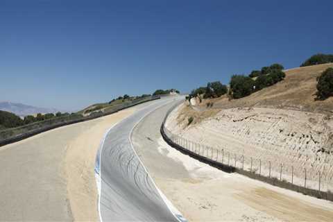 Exploring Iconic Vintage Car Racing Tracks Around the World