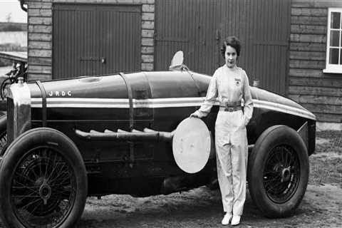 The Art of Communication in Vintage Car Racing: How Drivers Connect with Their Teams
